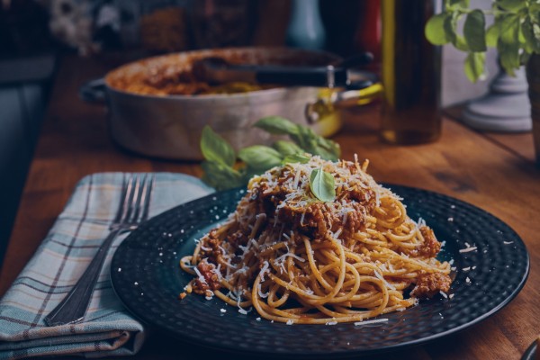 Kalbfleisch Bolognese mit Tomaten und Oregano